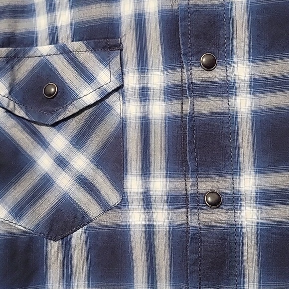 Roebuck & Co Men's Western Button up - Picture 4 of 4